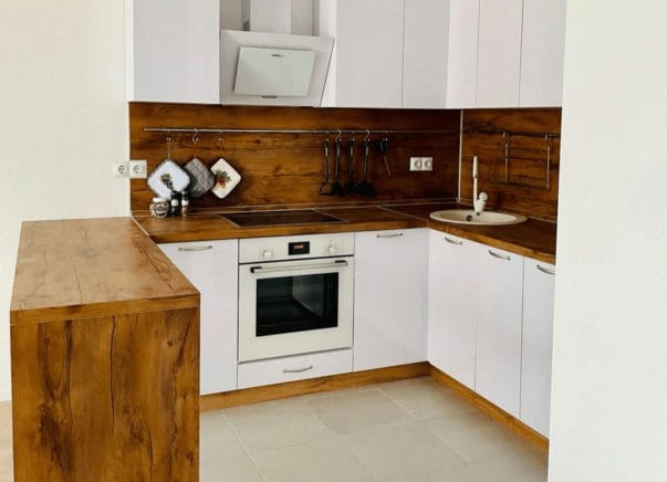 Кухня с барной стойкой Санрайз 1,6х2,4х1,6 м