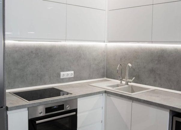 Кухня с барной стойкой Авери 2,3х2,5х1,5 м