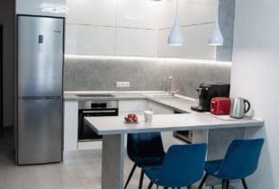 Кухня с барной стойкой Авери 2,3х2,5х1,5 м