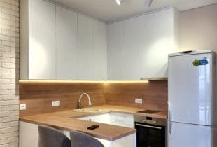 Кухня с барной стойкой Ютта 1,4х2,1х1,4 м